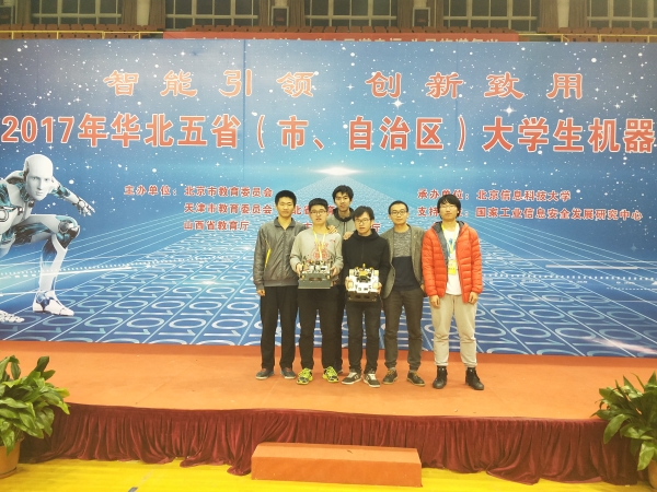 擂台车队员合影