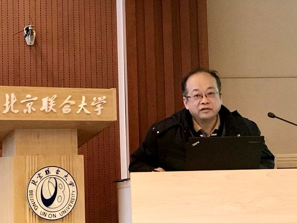 刘金琨教授做学术报告