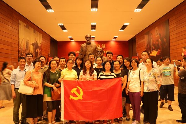 教师参观主题展览